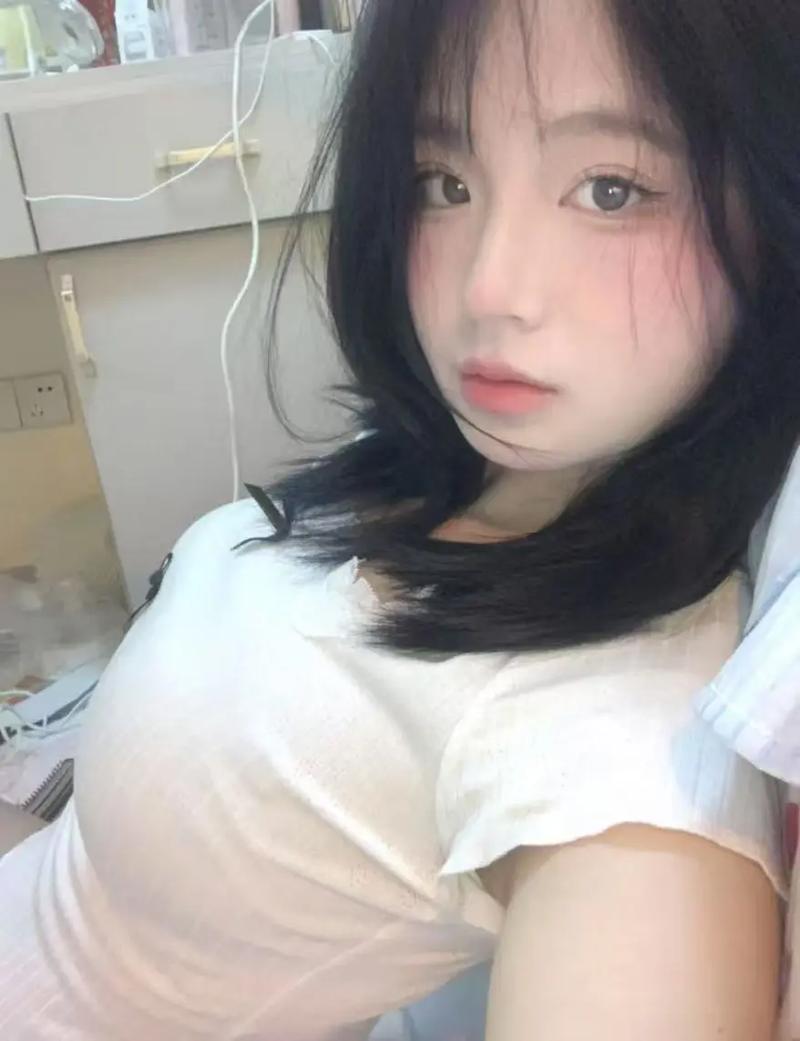 亚洲熟少妇的优雅蜕变：成熟魅力与生活智慧的完美融合