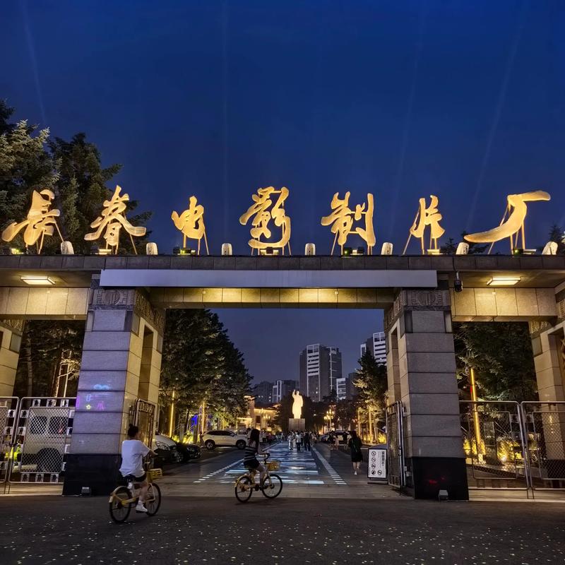 偷拍熟女少妇的相关介绍